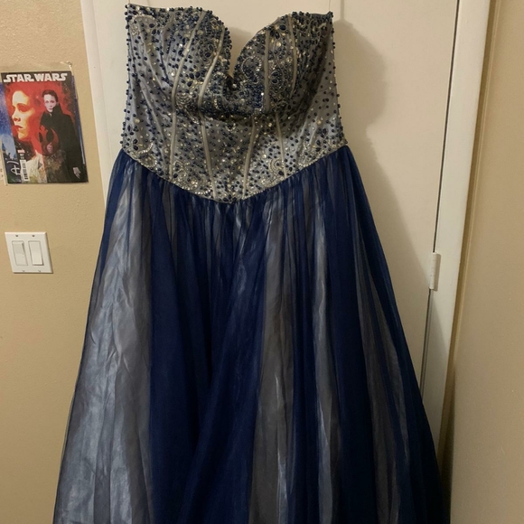Dress - Picture 2 of 5